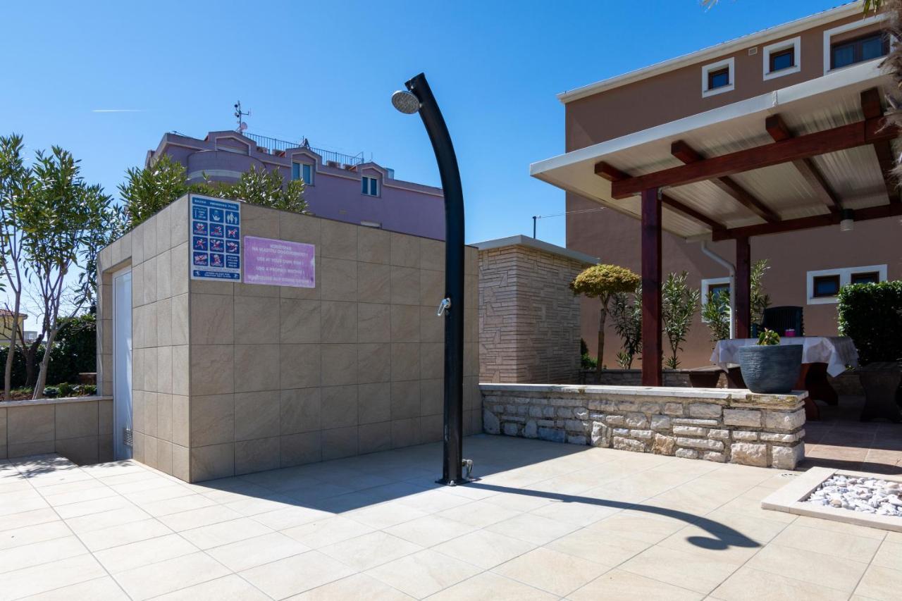 Family Friendly Apartments With A Swimming Pool Valbandon, Fazana - 2201 스틴잔 외부 사진
