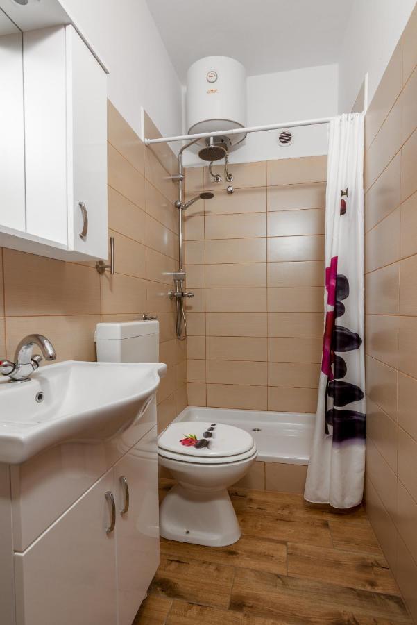 Family Friendly Apartments With A Swimming Pool Valbandon, Fazana - 2201 스틴잔 외부 사진