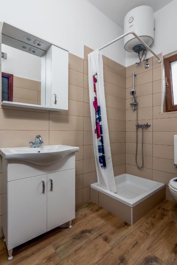 Family Friendly Apartments With A Swimming Pool Valbandon, Fazana - 2201 스틴잔 외부 사진