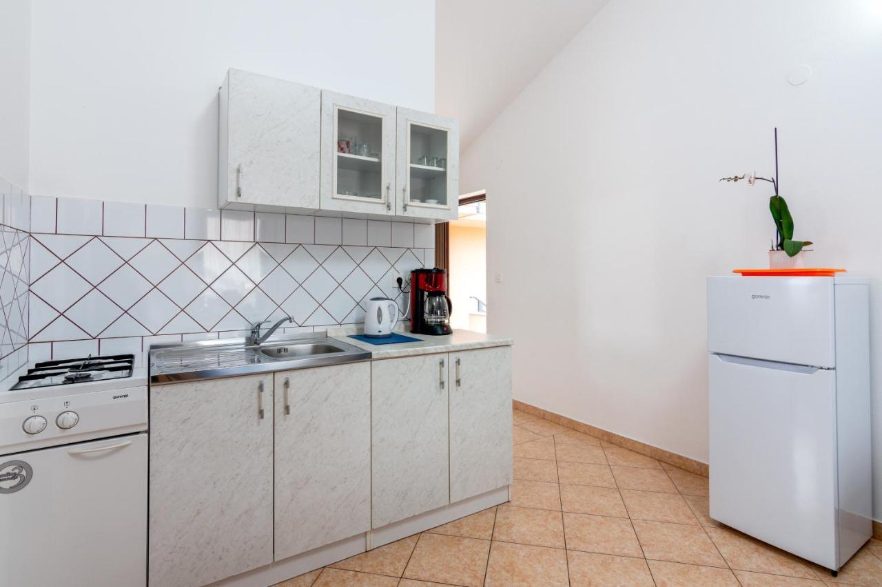 Family Friendly Apartments With A Swimming Pool Valbandon, Fazana - 2201 스틴잔 외부 사진