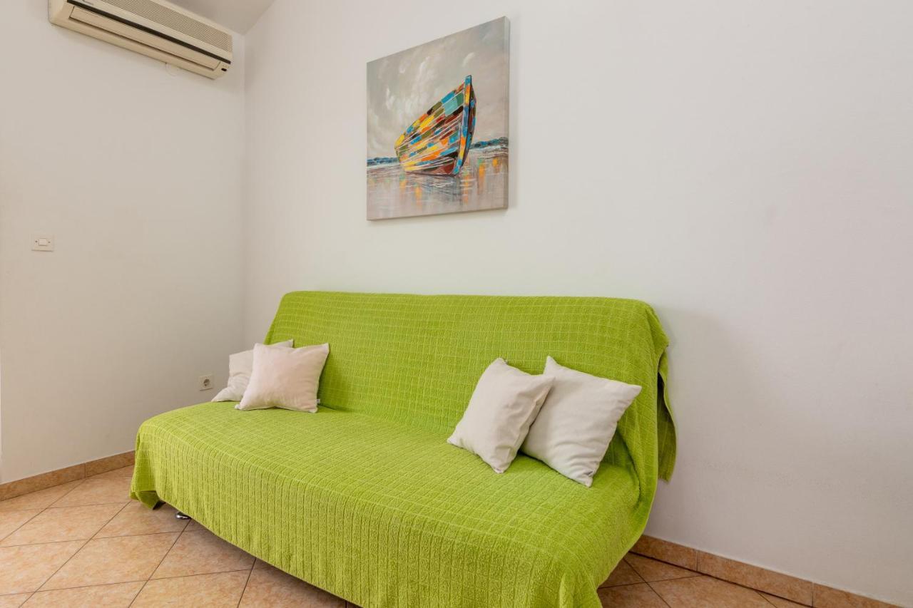 Family Friendly Apartments With A Swimming Pool Valbandon, Fazana - 2201 스틴잔 외부 사진