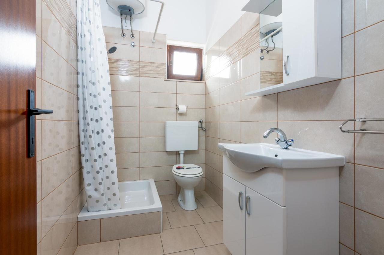 Family Friendly Apartments With A Swimming Pool Valbandon, Fazana - 2201 스틴잔 외부 사진