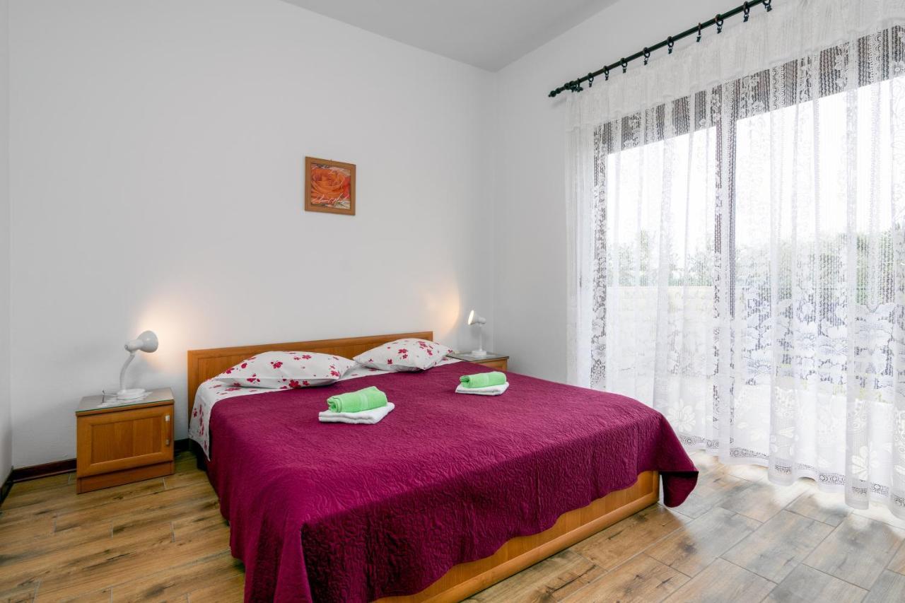 Family Friendly Apartments With A Swimming Pool Valbandon, Fazana - 2201 스틴잔 외부 사진