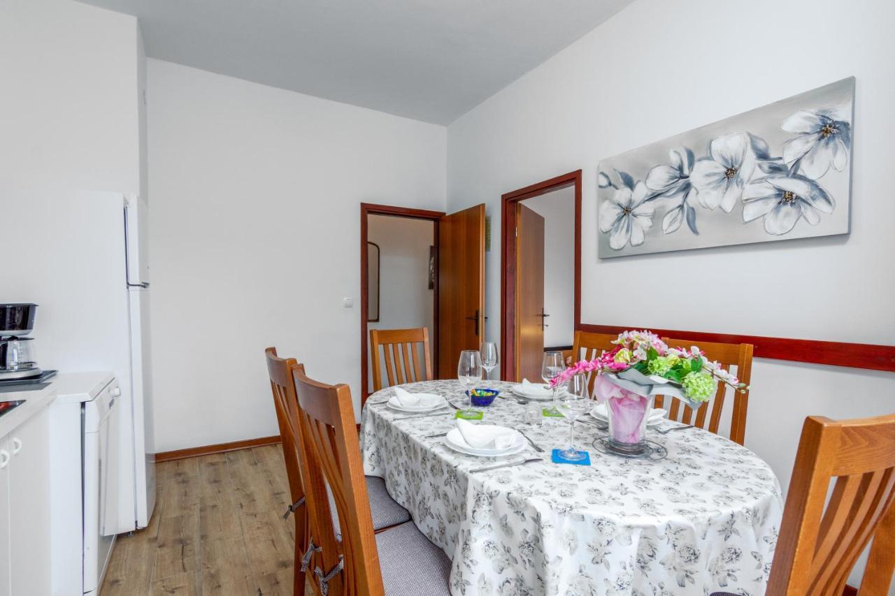 Family Friendly Apartments With A Swimming Pool Valbandon, Fazana - 2201 스틴잔 외부 사진