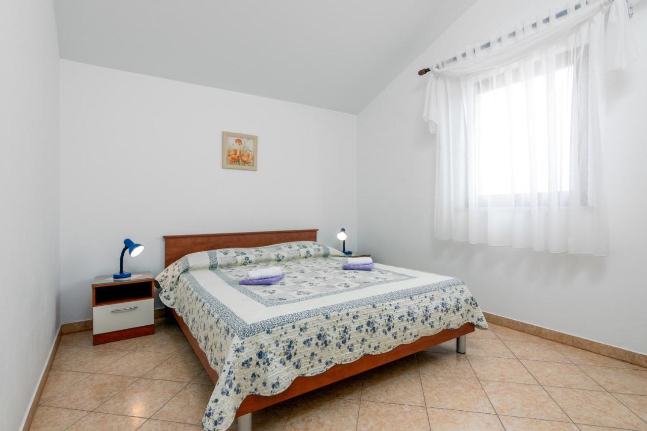 Family Friendly Apartments With A Swimming Pool Valbandon, Fazana - 2201 스틴잔 외부 사진