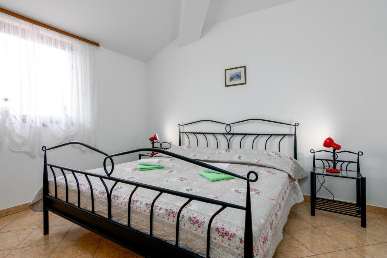 Family Friendly Apartments With A Swimming Pool Valbandon, Fazana - 2201 스틴잔 외부 사진