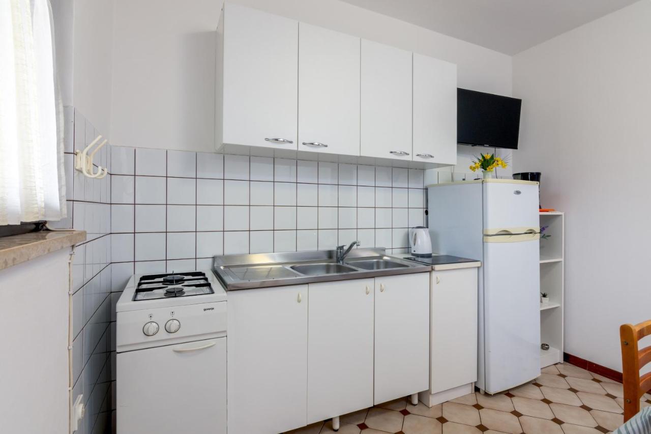 Family Friendly Apartments With A Swimming Pool Valbandon, Fazana - 2201 스틴잔 외부 사진