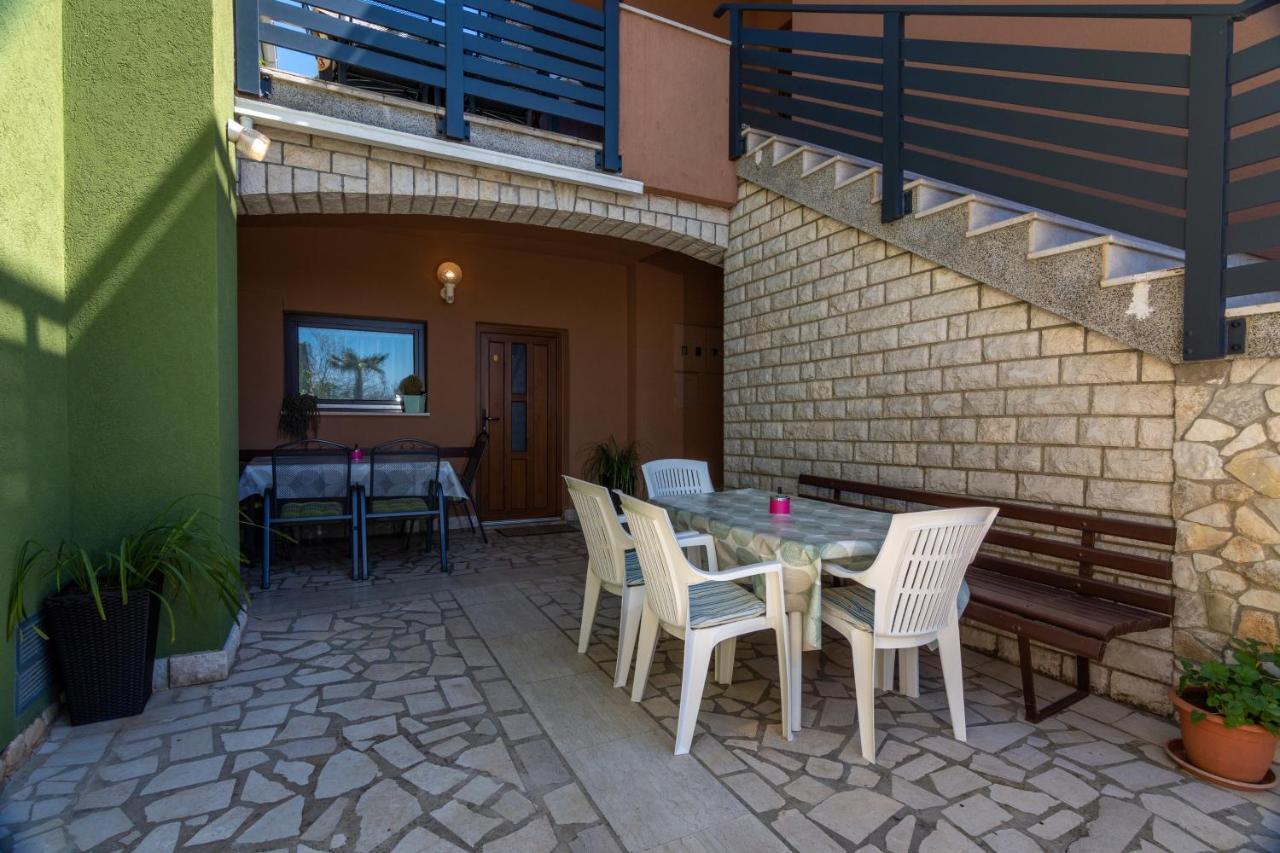 Family Friendly Apartments With A Swimming Pool Valbandon, Fazana - 2201 스틴잔 외부 사진