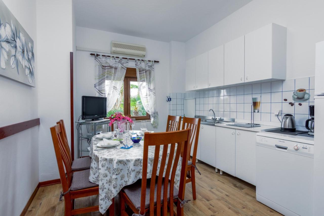 Family Friendly Apartments With A Swimming Pool Valbandon, Fazana - 2201 스틴잔 외부 사진
