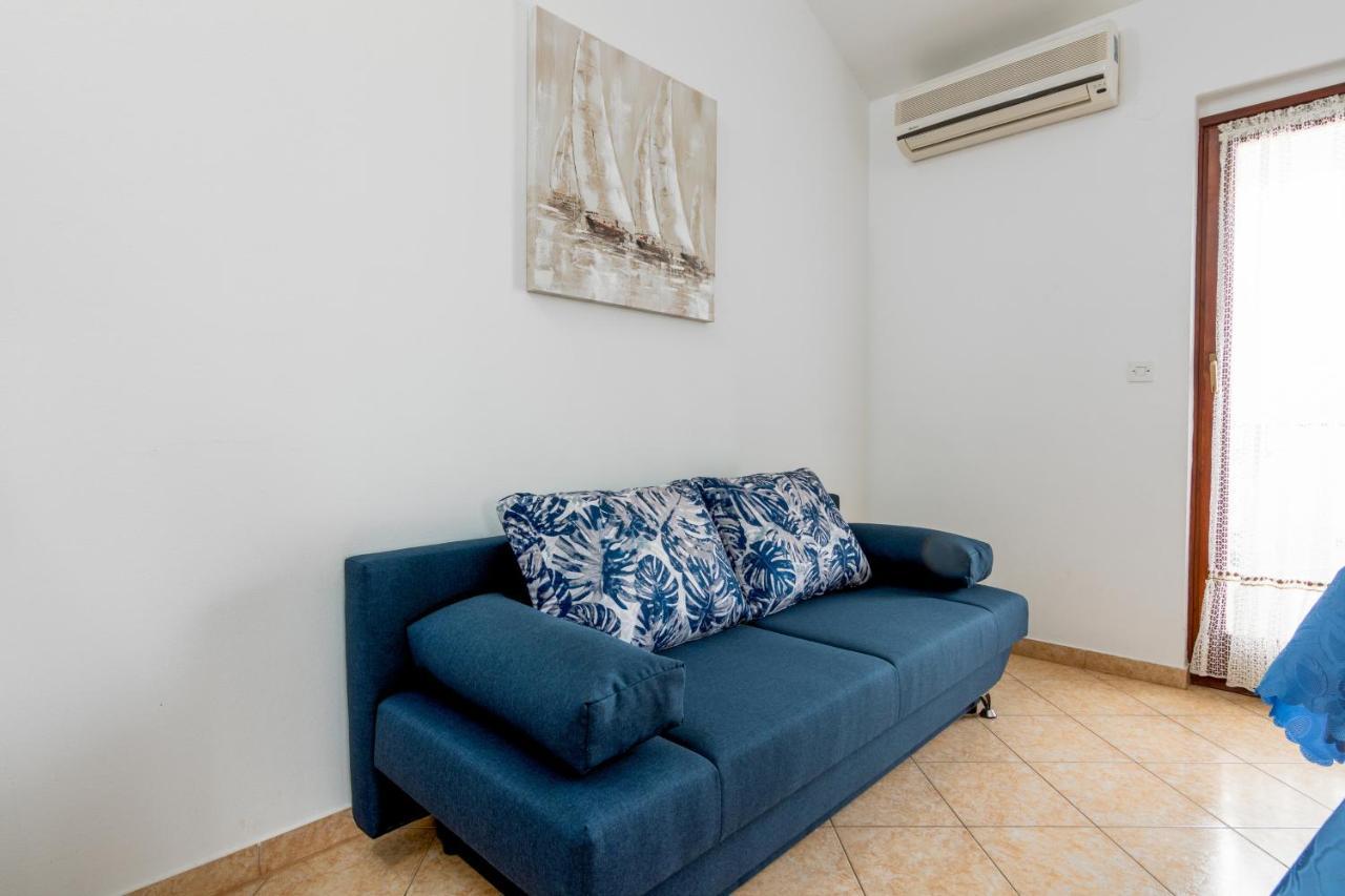 Family Friendly Apartments With A Swimming Pool Valbandon, Fazana - 2201 스틴잔 외부 사진