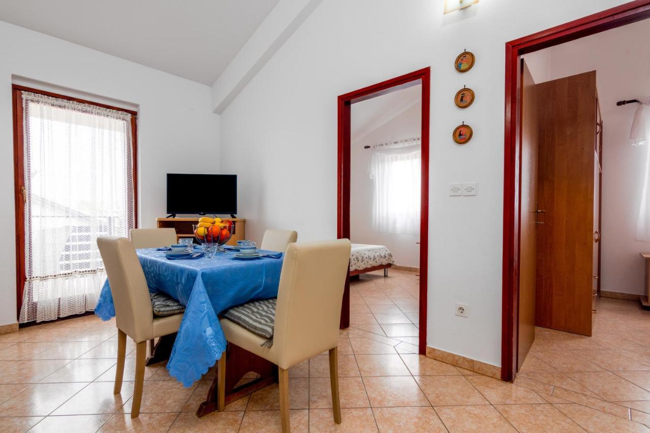 Family Friendly Apartments With A Swimming Pool Valbandon, Fazana - 2201 스틴잔 외부 사진