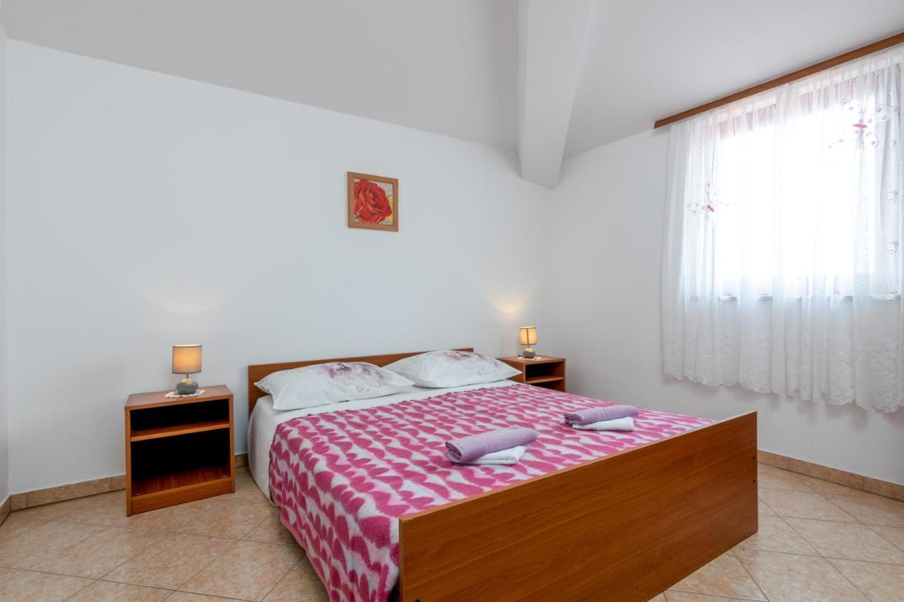 Family Friendly Apartments With A Swimming Pool Valbandon, Fazana - 2201 스틴잔 외부 사진