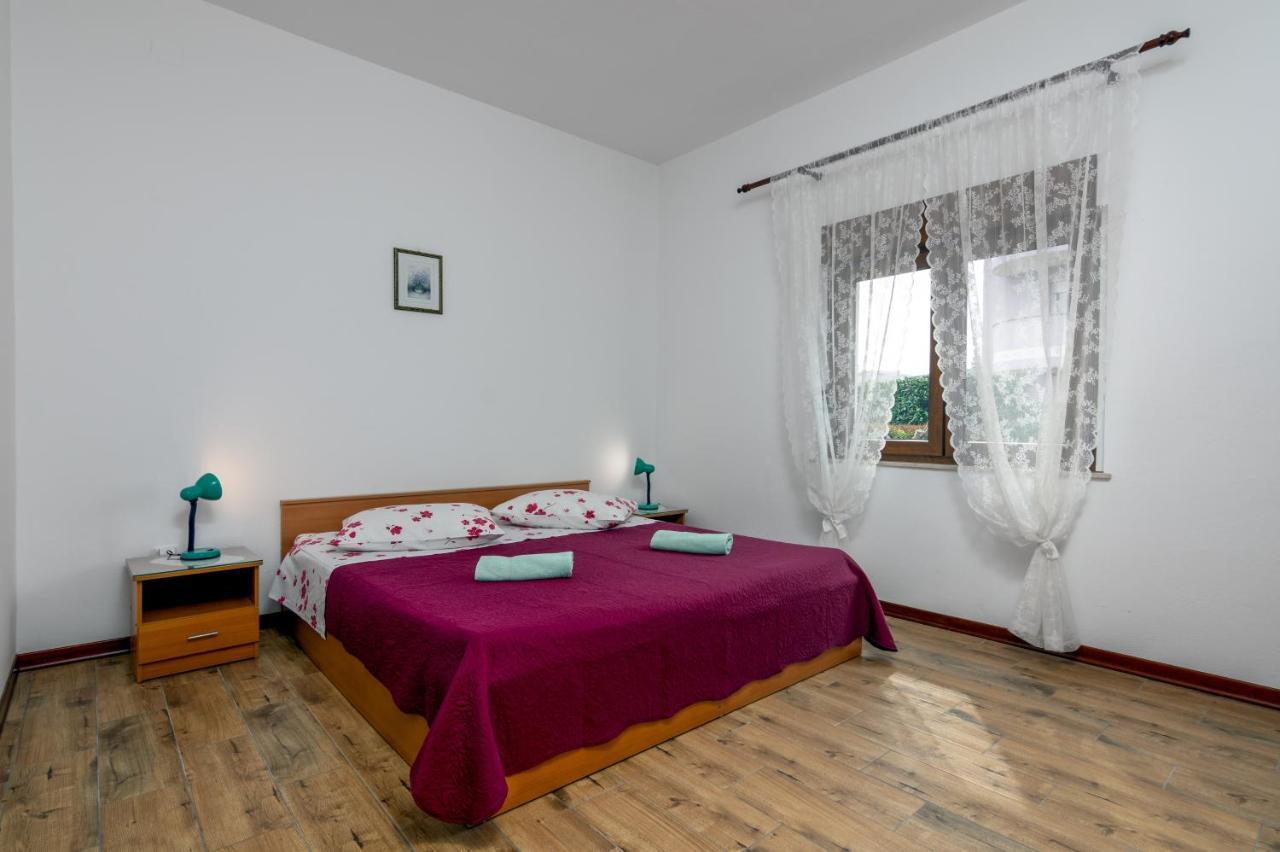 Family Friendly Apartments With A Swimming Pool Valbandon, Fazana - 2201 스틴잔 외부 사진