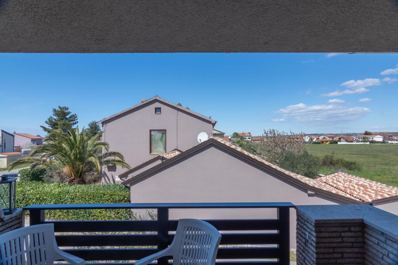 Family Friendly Apartments With A Swimming Pool Valbandon, Fazana - 2201 스틴잔 외부 사진